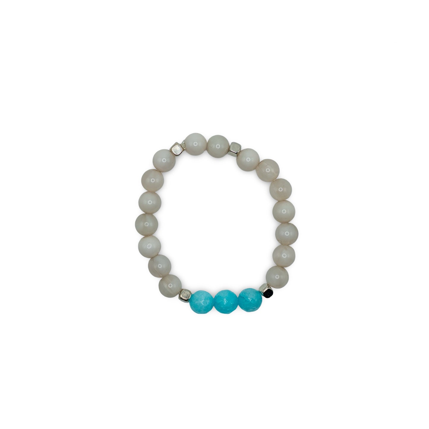 Bracelet with white beads and a turquoise beads